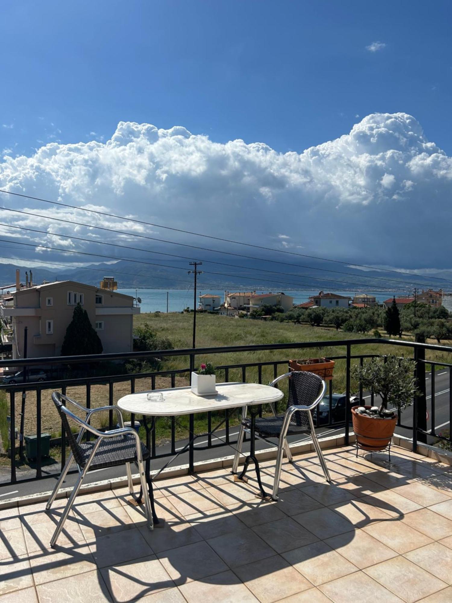 Lena S Apartment Nafpaktos Eksteriør billede